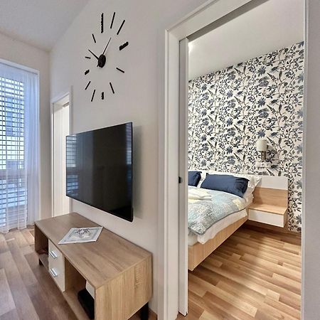 One Step Apartman - City Center With Self Check-In Szombathely Exterior foto