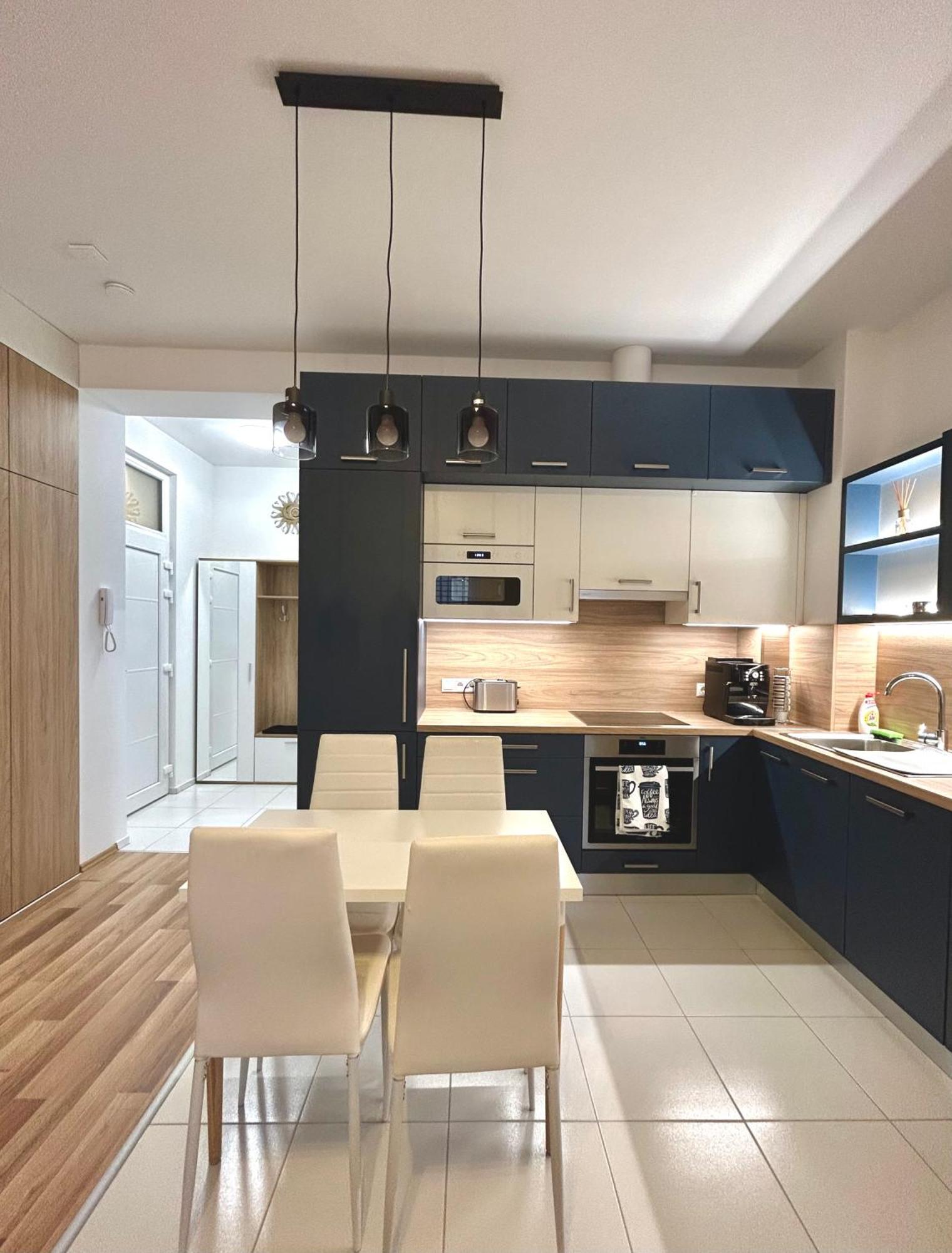 One Step Apartman - City Center With Self Check-In Szombathely Exterior foto