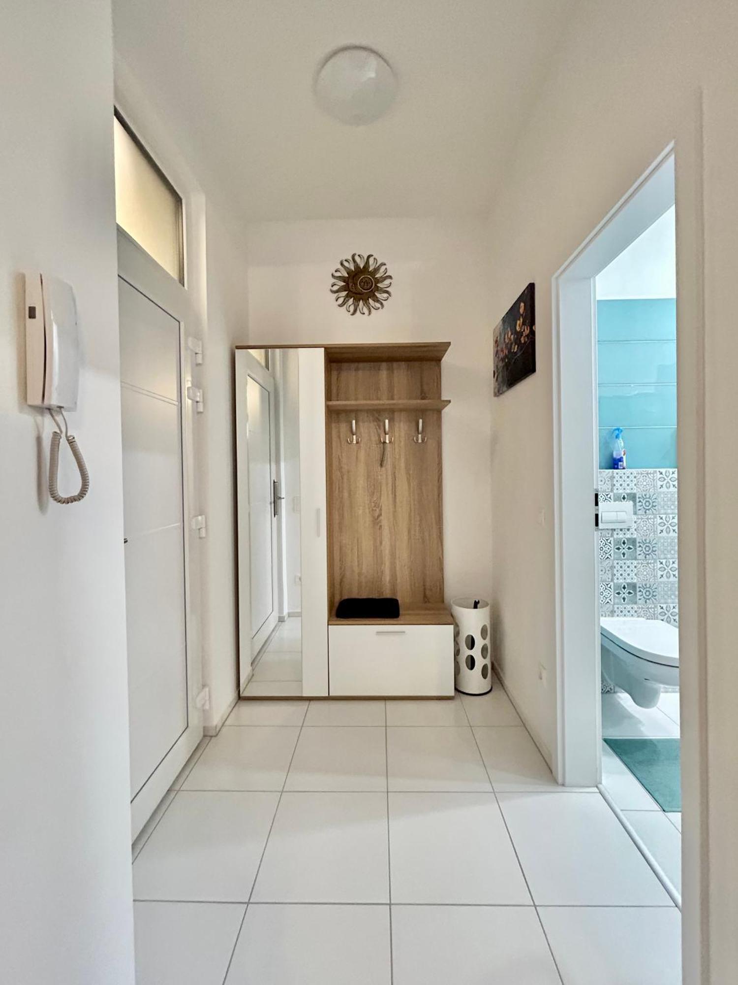 One Step Apartman - City Center With Self Check-In Szombathely Exterior foto