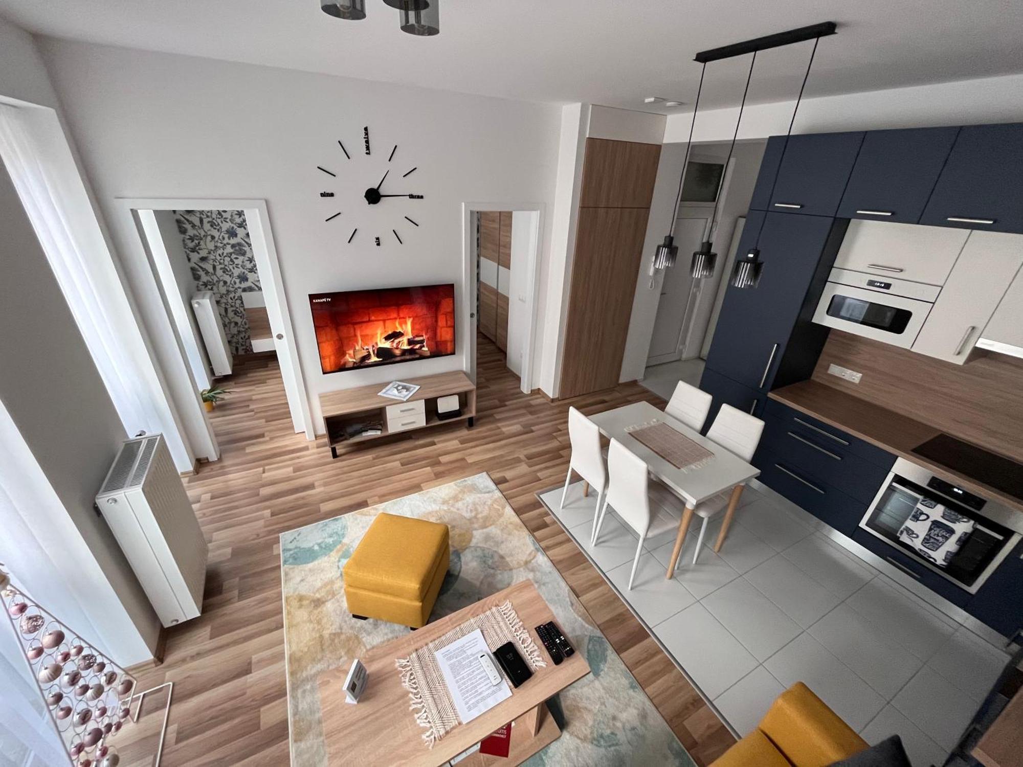 One Step Apartman - City Center With Self Check-In Szombathely Exterior foto